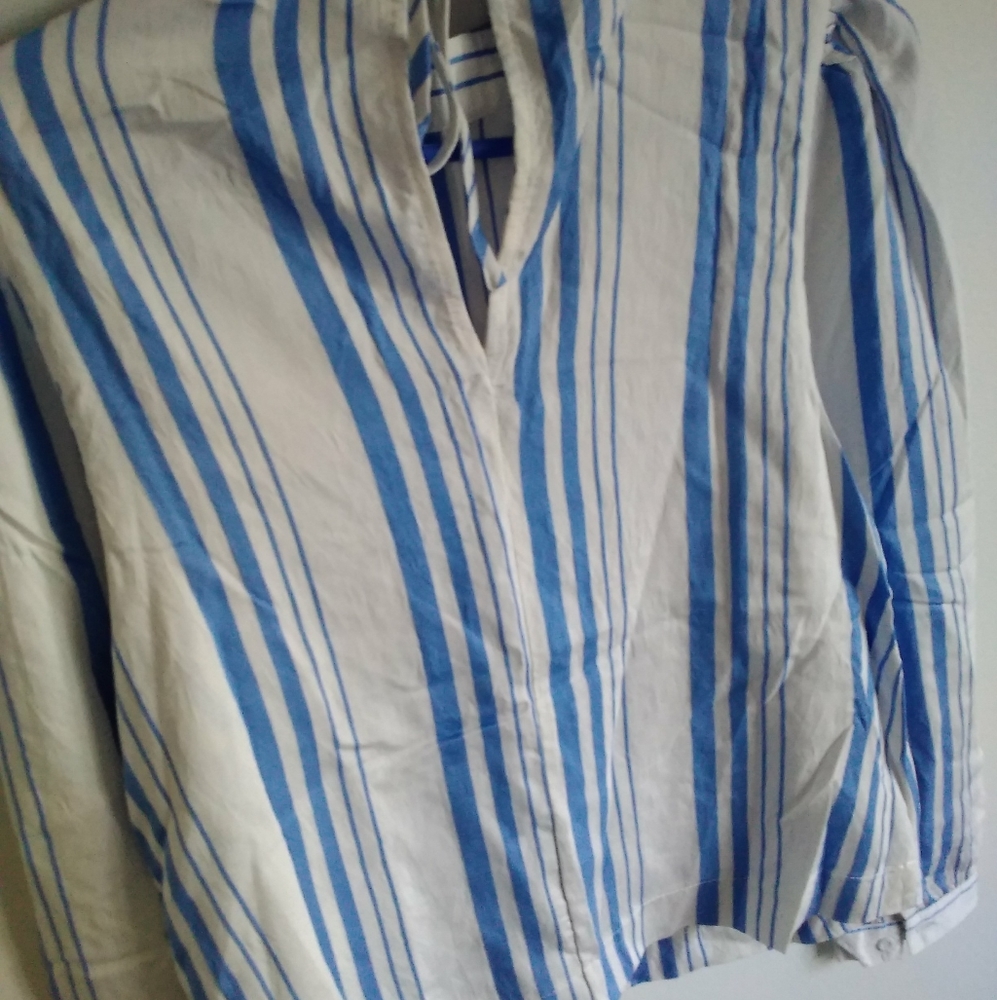 Large blue and white top